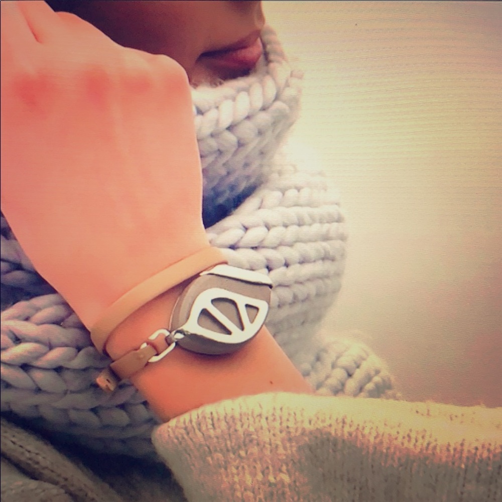 Fitness tracker - Bella Beat - Silver Leaf Urban